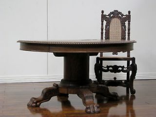 DK0209  ANTIQUE AMERICAN OAK CLAW FOOT DINIING TABLE