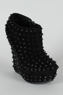 NEW BAMBOO DRIVEN 89 BLACK Women Studded Spike Round Toe Wedge Bootie