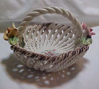 VINTAGE CAPODIMONTE WOVEN BASKET WITH YELLOW & PINK ROSE ITALY   AGE ?