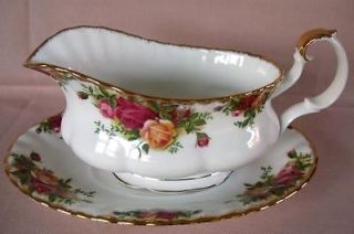ROYAL ALBERT OLD COUNTRY ROSES GRAVY BOAT & STAND, ENGLISH, FIRST