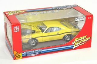 Johnny Lightning 53758 124 1970 Dodge Challenger R/T Yellow NIB
