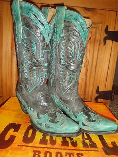 womens corral boots in Clothing, 