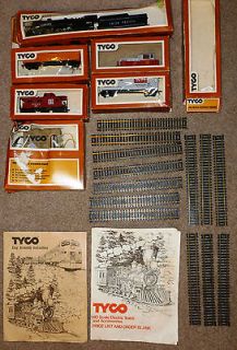 HO scale Tyco train set and tracks