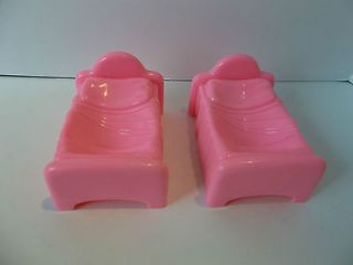 FISHER PRICE LITTLE PEOPLE DOLL HOUSE SET OF 2 PINK TWIN BEDS EUC