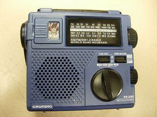 Grundig FR 200, Self powered am/fm/shortwav​e Radio Blue Violet