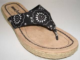 Minnetonka BLACK Bandana Print Thong Sandals New in Box