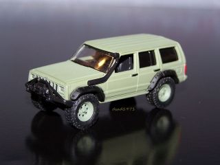 LIMITED EDITION LIFTED OFF ROAD JEEP CHEROKEE W/ SNORKEL MINT 1/64 
