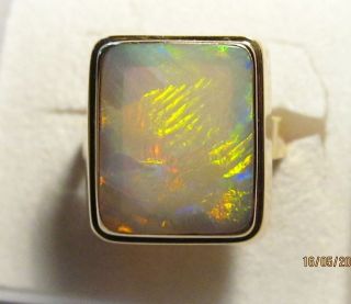 Men´s Art Deco 14 K Ring with Multi coloured Opal, 4.7 cts   VIDEO