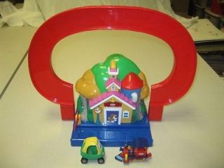 HTF Land of Little Tikes Carry & Go Race Track School House/Jungle