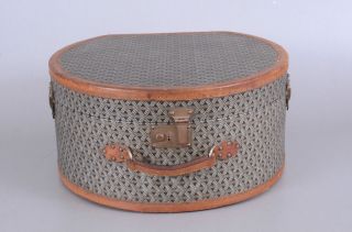 hat box in Luggage