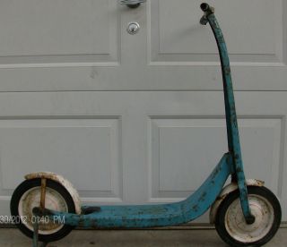 antique scooter in good condition,