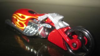   Wheels Lowrider Diecast Motorcycle Chopper   Red w/ Flames (2003 Toy