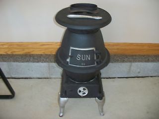 VTG CAST IRON POT BELLY STOVE MADE BY KING STOVE & RANGE CO. IN 