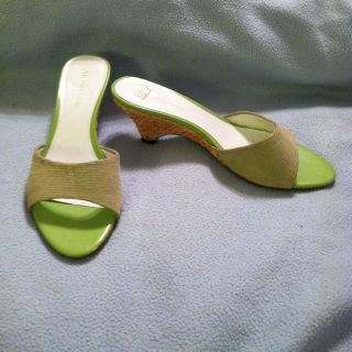 Gorgeous Anne Klein Lime Green Wedge Womens Shoes Size 7.5 M AKHOOLA