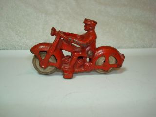 SM A.C. WILLIAMS HUBLEY CAST IRON HD MOTORCYCLE WITH POLICEMAN 1930s