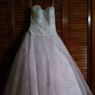 Davids Bridal White Oleg Cassini Wedding Gown Size 2 CT258