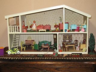 Old Vintage Barton UK CLAREMONT CHALET DOLL HOUSE 1980s w Miniatures 