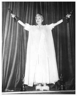 MARTHA HYER great promo still with Oscar statues (d933)