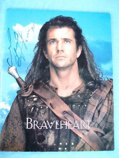 MEL GIBSON ORIGINAL AUTOGRAPH ON PRESS RELEASE BOOK FOR BRAVEHEART