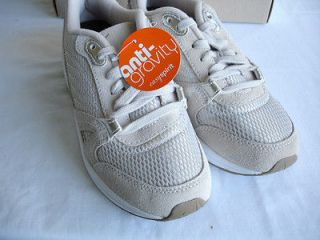 Womens EASY SPIRIT ANTI GRAVITY Beige Colored Sneakers Size 7.5 