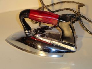 VINTAGE AMERICAN BEAUTY ELECTRIC IRON WITH THERMOSCOPE