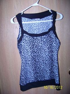 on carnaby* womans size medium 10/12 cow print top {8A B}