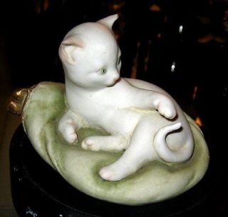 GIUSEPPE CAPPE CAPODIMONTE Italy Works Of Art Cat On A Pillow Figurine 
