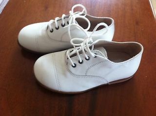 White leather Marie Chantal unisex size 8 toddler ( 25 European )shoes