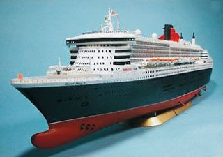NEW! Revell Germany 1/400 Queen Mary 2 05223 NIB