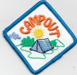   Cub CAMPOUT WHITE Fun Patches Crests Badges SCOUT GUIDES Tent Campout