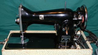 VINTAGE MONTGOMERY WARD SEWING MACHINE & CARRY CASE. MADE IN JAPAN.