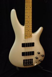   SR300 Metallic pearl white bass guitar w/ maple fretboard