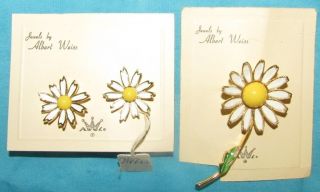 Albert Weiss Enamel Daisy Pin Earrings Set on Card