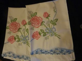EMBROIDERED SET PILLOWCASES ROSE BOUQUET SCALLOP CROCHET 29x21 VINTAGE 