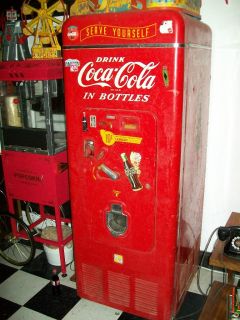 RARE Vintage VMC 139 Coke Machine Restored Works