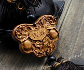    rosewood carved Lucky Patterns amulet hand car decor pendant netsuke