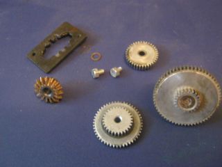 Inside gears and guts to Garcia Mitchell 300/330 reel   good shape