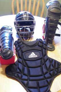 Adidas Youth Catchers Gear / Equipment with adjustable helmet, knee 