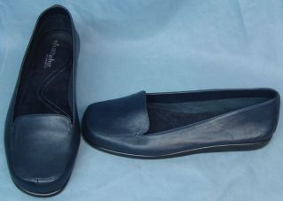 WHATS WHAT AEROSOLES VERY SOFTLY NEW NAVY FLATS SHOES 69