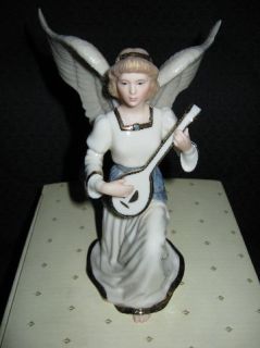 This auction is for a LENOX CLASSICS THE ANGELS SERENADE   ANGEL 