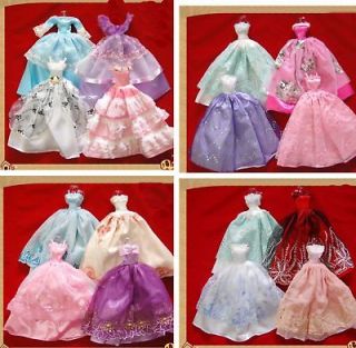 12 PCS    (4 clothes+4 shoes + 4 hangers) for Barbie Doll    M12rr