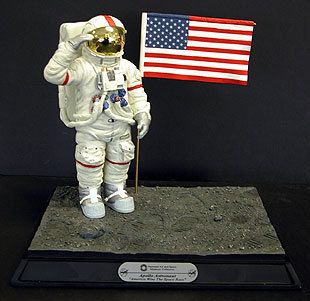 CODE 3 APOLLO Astronaut STATUE America Wins The Space Race LIMITED HTF