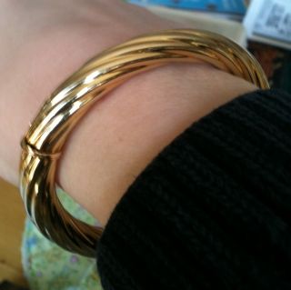 14K Solid Gold Ribbed Bangle Bracelet 17 Grams