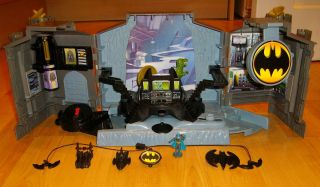 Batman Bat Cave Wayne Mansion Micro Machines Playset Figure and 