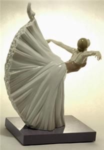 Beautiful 2009 LLADRO Ballerina/Ballet Dancer Figurine  Mint