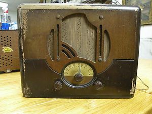Old Antique Brown Wood Battery Powered Radio Airline 62 254