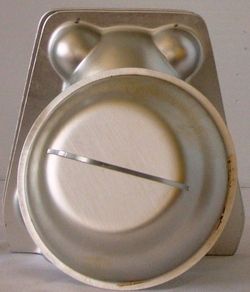 Discontinued Wilton Mini 3D Bear Cake Pan Mold etc 1997 w 4 Clips 518 