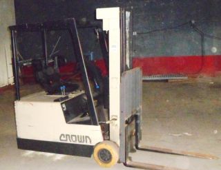CROWN Forklift Model 355SCTT w 36V Charger SIT DOWN Used Warehouse 