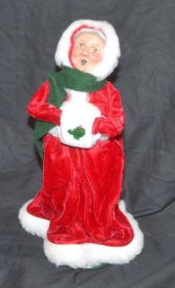 Byers Choice The Carolers 1992 Mrs Claus with Hand Muff