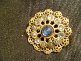 BEAUTIFUL VICTORIAN FILIGREE PIN SET WITH SPARKLING BLUE STONES
